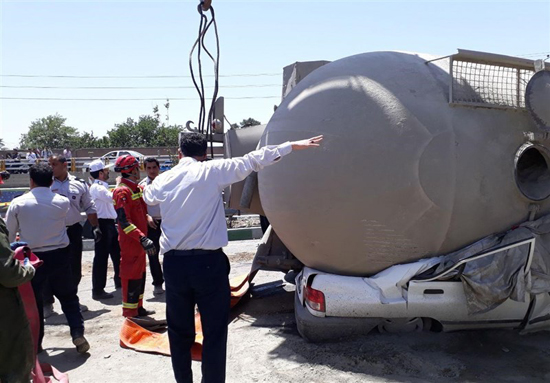 مچاله شدن پراید زیر بونکر، دو نفر جان باختند