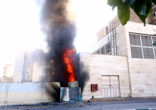 عکس: آتش سوزی در ایستگاه مترو توحید
