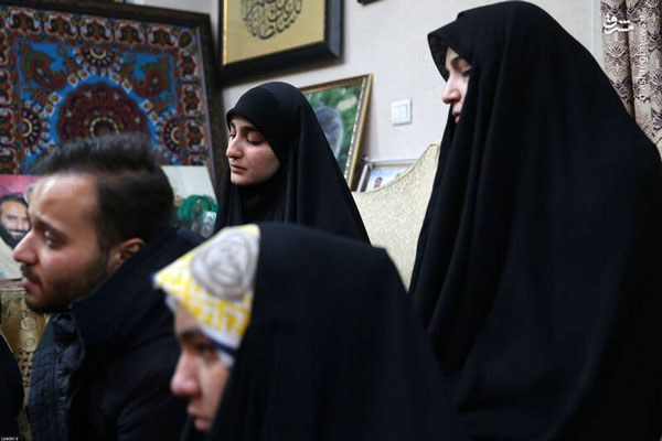 اشک‌های دختر سردار قاسم سلیمانی در فراق پدر