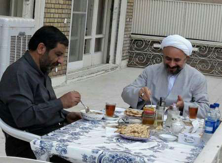 میز صبحانه ضرغامی و حجت السلام نقویان