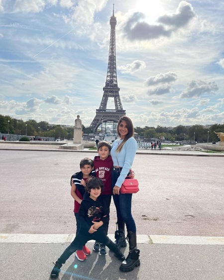 پاریس‌گردی خانواده مسی با حضور بچه‌های سوارز