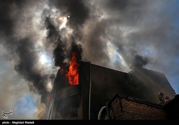 عکس: آتش سوزی در خیابان جمهوری تهران