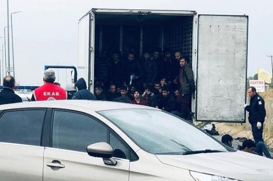 بازداشت مهاجران غیرقانونی در یک کامیون در یونان