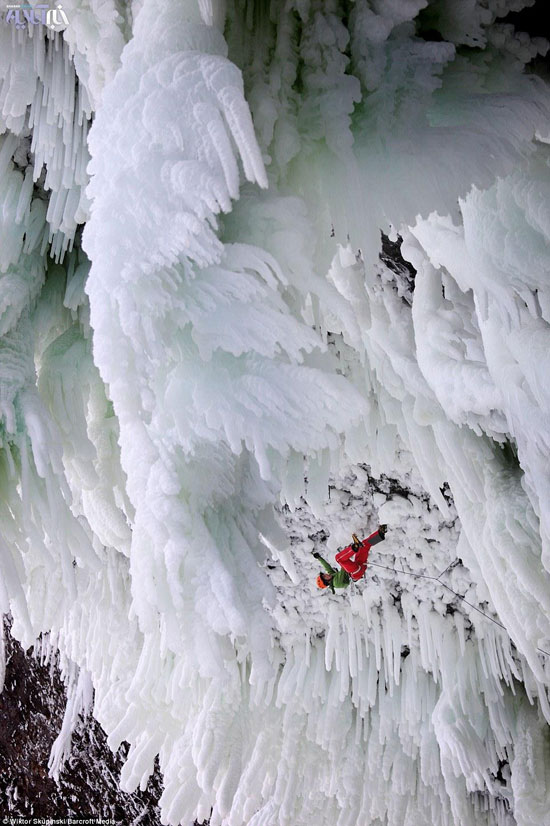 عکس: شجاعت دیوانه وار بر فراز آبشار مرگ!