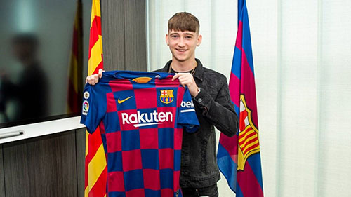 ستاره ۱۶ ساله بارسلونا کیست؟