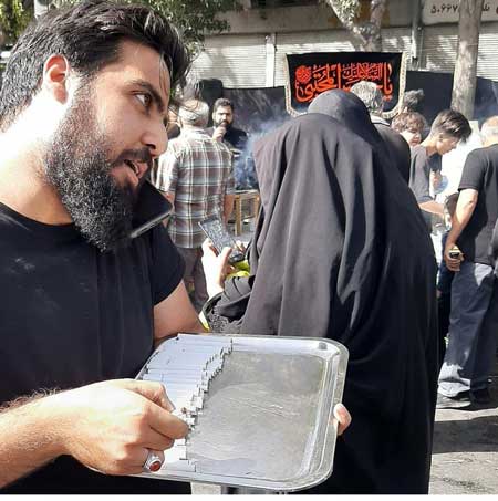 پخش سیگار در راهپیمایی اربعین تهران