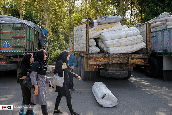 کشف محموله بزرگ قاچاق پارچه و لباس در تهران