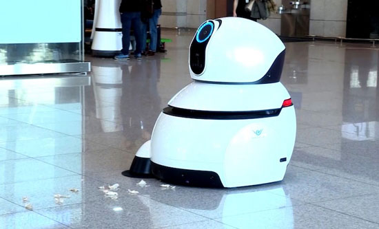 آغاز به کار ربات‌های راهنمای ال جی در فرودگاه‌ها