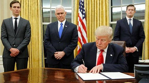 ترامپ، فرمان بازگشت تحریم‌های ایران را امضا کرد