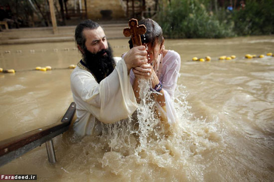 عکس: غسل تعمید میان آب و یخ
