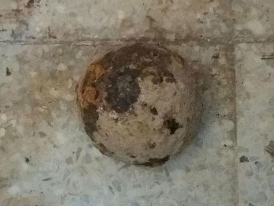 کشف گلوله توپ ۱۰۰ ساله در کاخ چهلستون