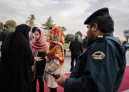 تصاویری از حضور گشت ارشاد در کاخ جشنواره