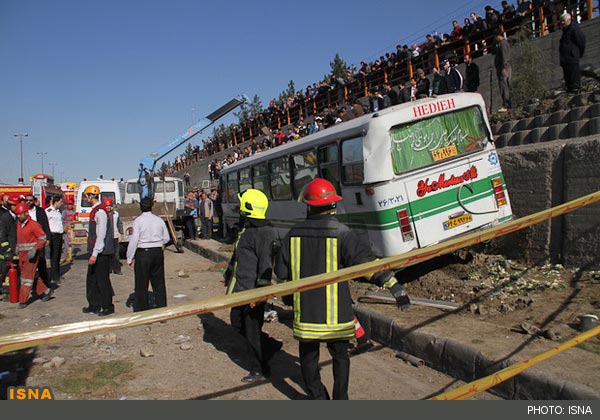 اتوبوس حامل دانش‌ آموزان واژگون شد+عکس