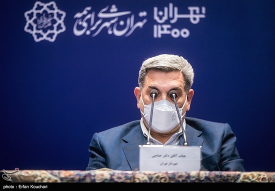 شکار عکس جالبِ شهردار تهران در نشست خبری