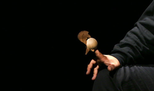 صداپیشه فامیل دور، نمایش «بیست و یک» و غمِ تنهایی