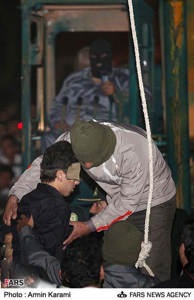 حاشیه ها و تصاویر یک اعدام جنجالی