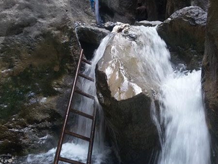 آبشار قره سو؛ جاذبه‌ای دیدنی در کلات نادری مشهد