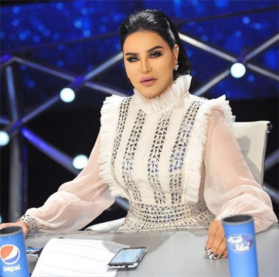 وعده خواننده زن اماراتی به مردم عربستان