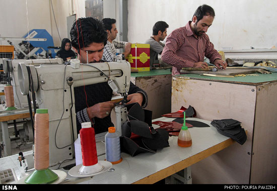 عکس: کارگاه تولید کفش در همدان