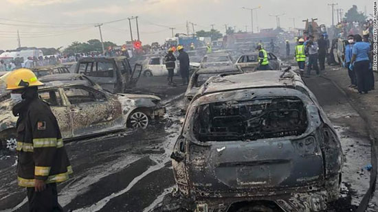 انفجار تانکر بنزین و آتش گرفتن ۵۰ خودرو