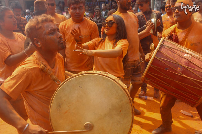 تصاویر دیدنی از فستیوال سرخ رنگ سیندور جاترا در نپال