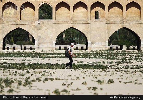 عکس: «زاینده رود» خشک شد!