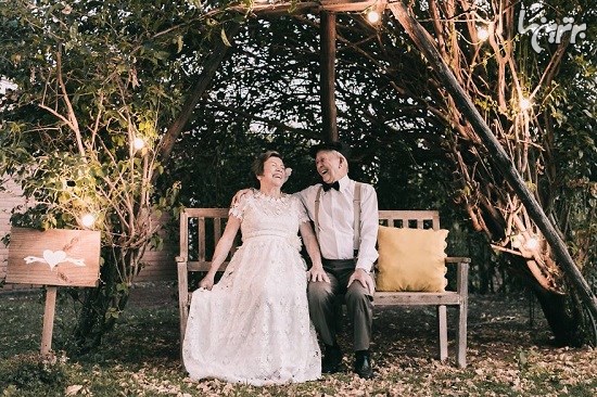 زوجی که بعد از ۶۰ سال عکس عروسی گرفتند