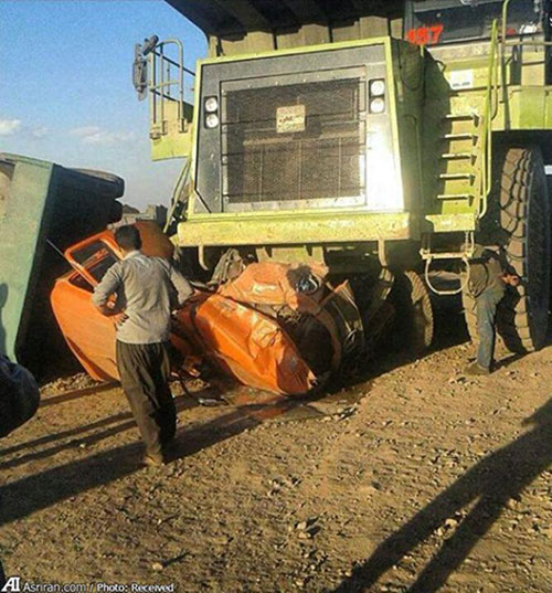 عکس: له شدن کامیون در تصادف کرمان