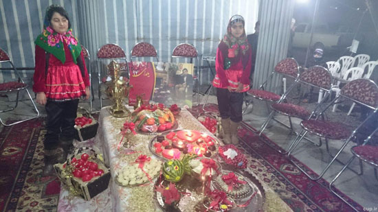 عکس: شب یلدای تلخ بر سر مزار هادی