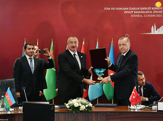 اردوغان به علی‌اف «نشان جهان تُرک» اهدا کرد
