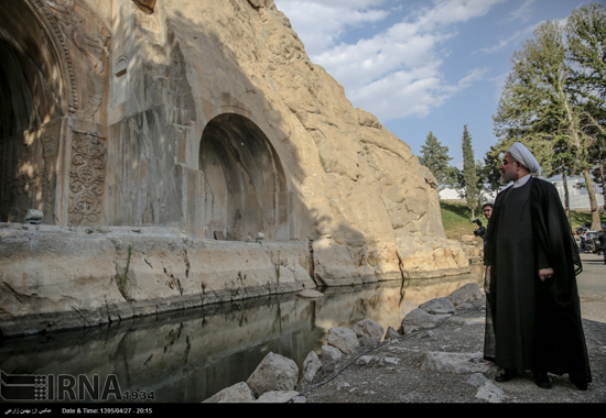 روحانی در طاق بستان