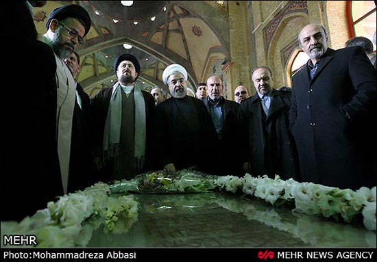 عکس:روحانی و اعضای دولت در مرقد امام(ره)
