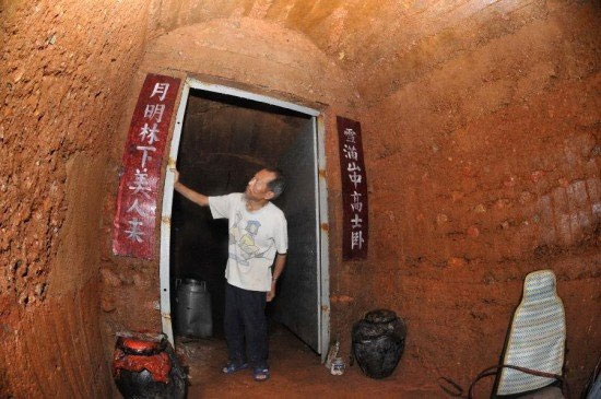 زندگی 10 ساله در غار بخاطر طلاق! +عکس