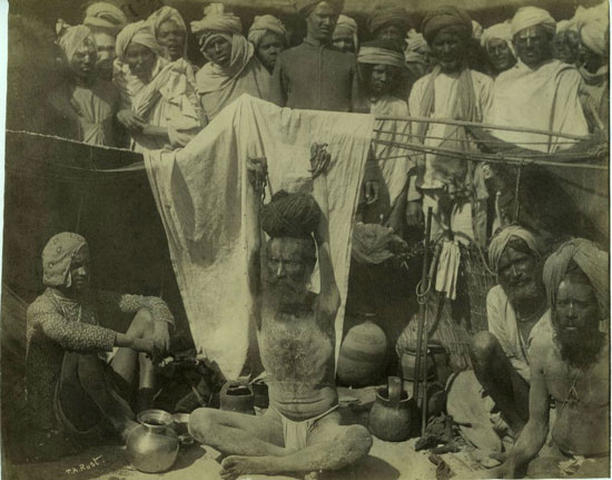 14 عکس قدیمی اما با کیفیت از مرتاض های هندی