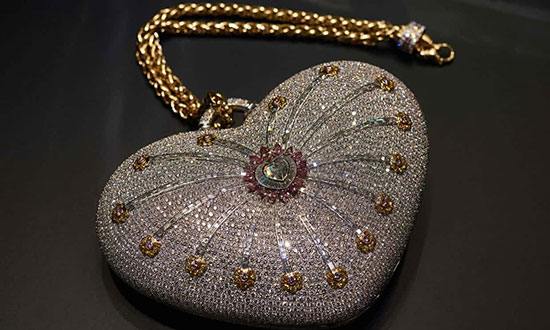 حراج گران‌ترین کیف پول دنیا با ۴۵۱۷ قطعه الماس