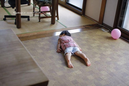 عکس: مدل های متنوع خوابیدن کودکان