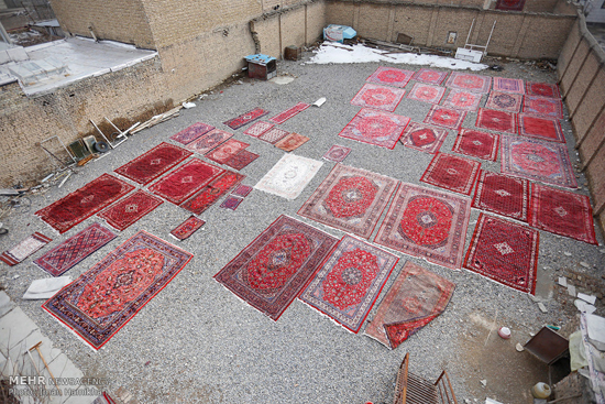 حال و هوای کارگاه قالیشویی در این روزها