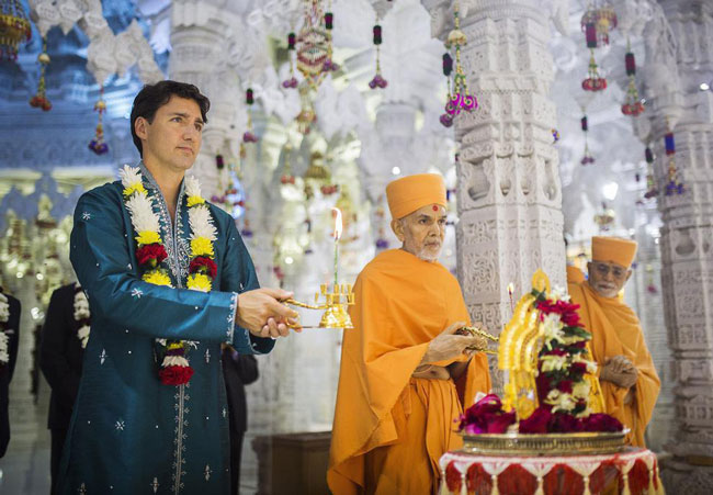 حضور نخست وزیر کانادا در آیین معبد هندوها