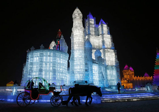 سازه‌های یخی شگفت‌آور جشنواره یخ چین