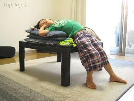 عکس: مدل های متنوع خوابیدن کودکان