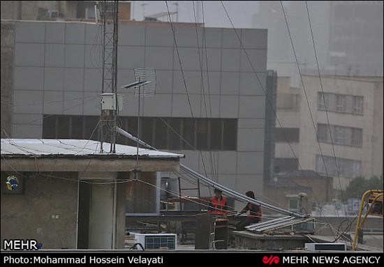 عکس: طوفان و گرد و غبار در تهران