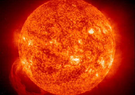 چرا جو خورشید داغ‌تر از سطح آن است؟