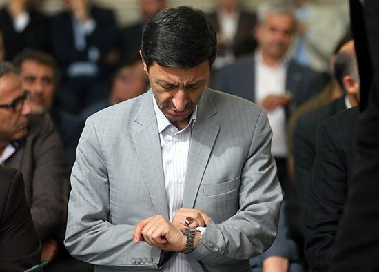 عکس: احمدی نژادی ها در یک مراسم ختم