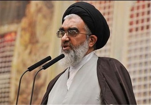 انتقاد امام‌ جمعه قم از شعار جدایی دین از سیاست