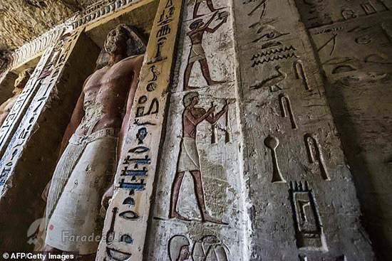 کشف مقبره دست نخورده در مصر!