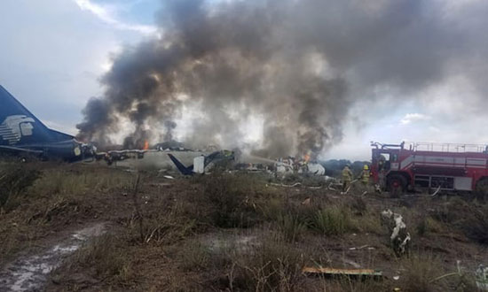 اولین تصاویر از سقوط هواپیمای مسافری در مکزیک