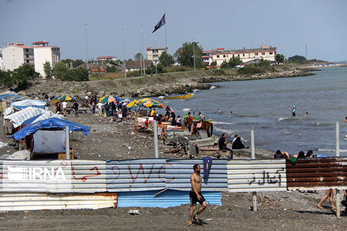 گردشگران در ساحل آستارا‎ در شرایط قرمز کرونا