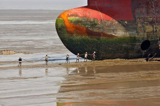عکس: گورستان کشتی‌های جهان در هند