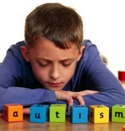 نیاز بچه های اوتیسم به مربی سایه