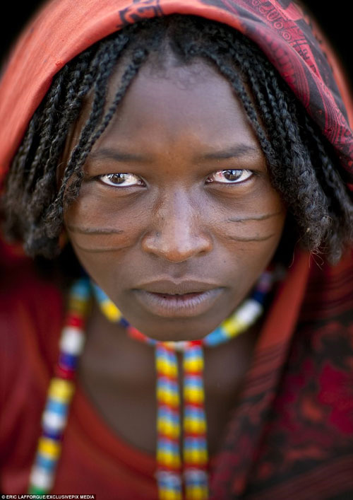 آرایش دختران آفریقایی با تیغ